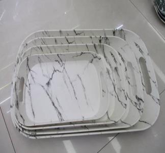 BANDEJA MELAMINA CON ASAS SIMIL MARMOL 36*23*4CM